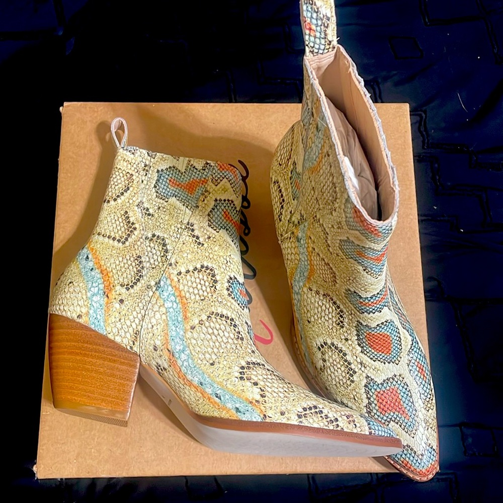 NIB Snake Matisse Boots